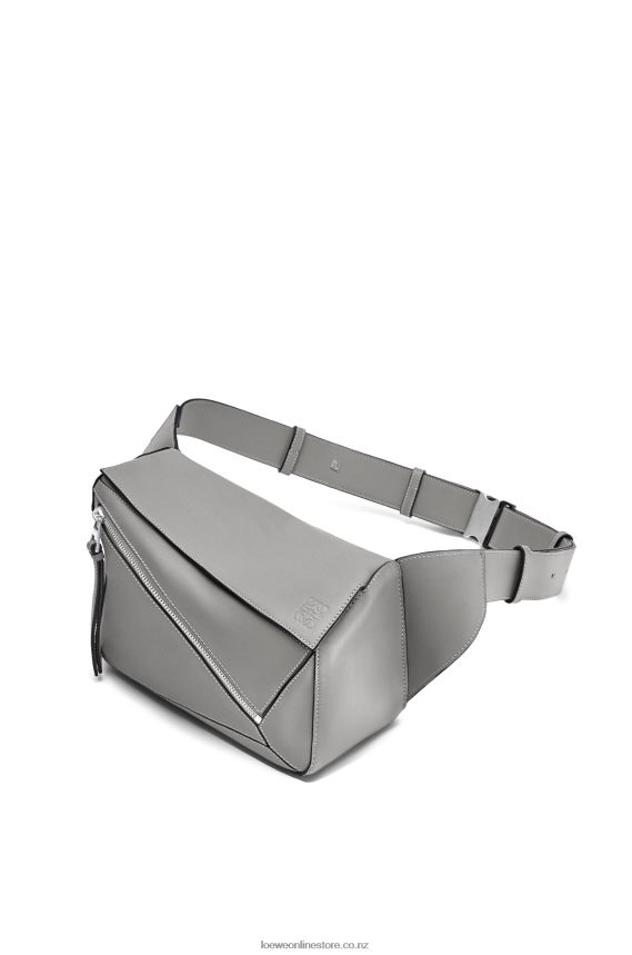 Loewe Men Small Puzzle bumbag in classic calfskin Asphalt Grey LH60R565