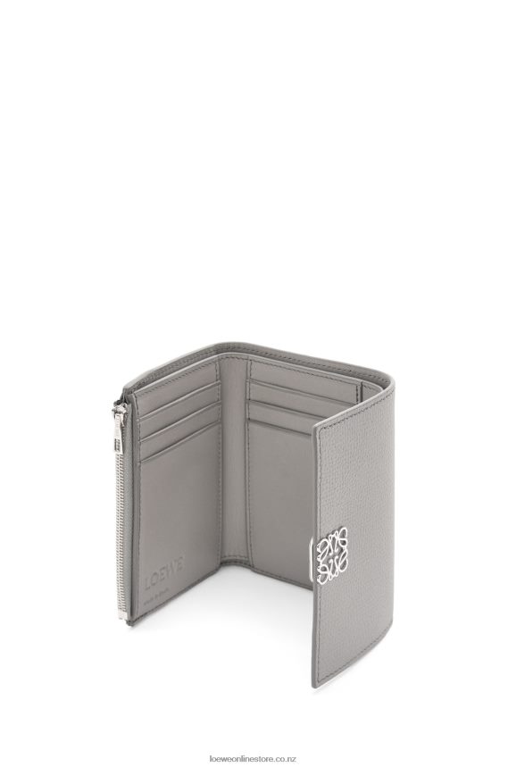 Loewe Women Anagram small vertical wallet in pebble grain calfskin Pearl Grey LH60R1208
