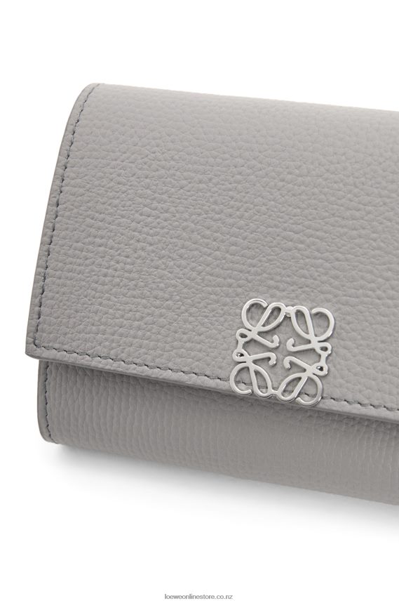 Loewe Women Anagram small vertical wallet in pebble grain calfskin Pearl Grey LH60R1208