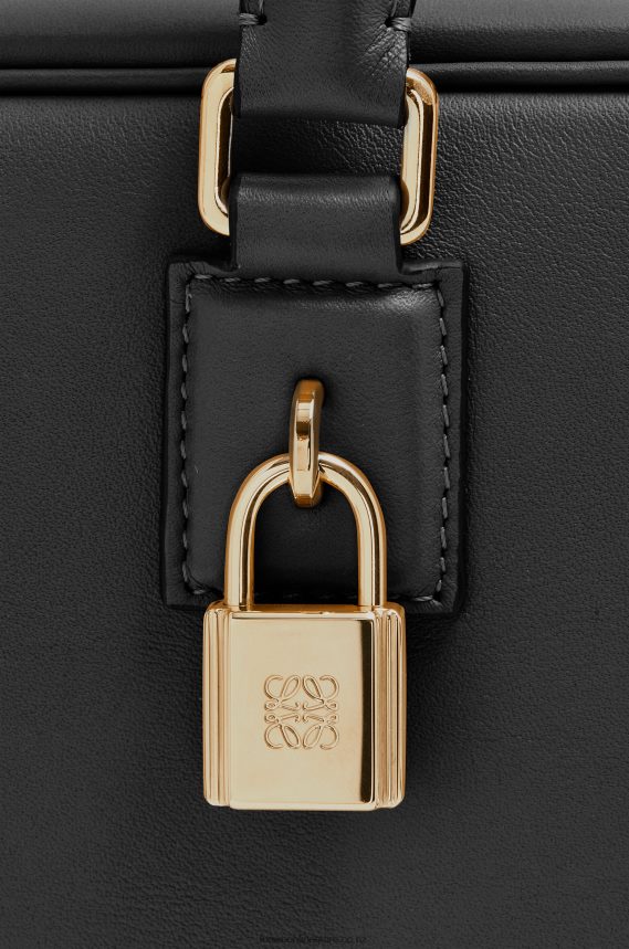 Loewe Women Amazona 23 bag in nappa calfskin Black LH60R157