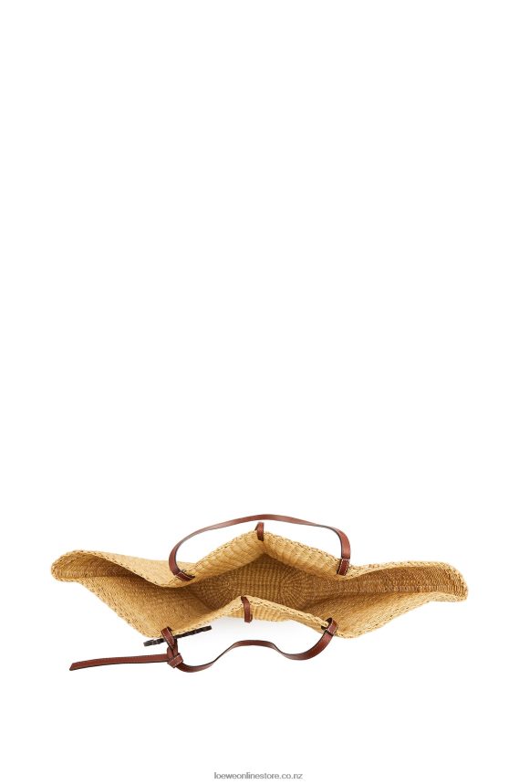 Loewe Women Shell Basket bag in elephant grass and calfskin Natural/Pecan LH60R63