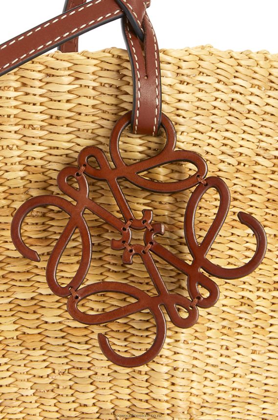 Loewe Women Small Shell Basket bag in elephant grass and calfskin Natural/Pecan LH60R62