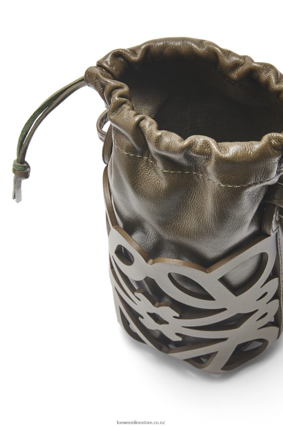 Loewe Women Anagram cut-out pocket in classic calfskin and nappa Tea Dust Glaze LH60R551