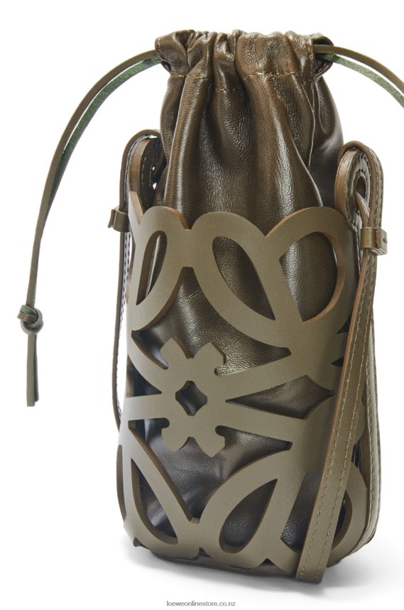 Loewe Women Anagram cut-out pocket in classic calfskin and nappa Tea Dust Glaze LH60R551