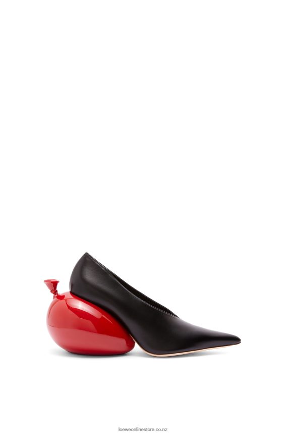 Loewe Women Balloon pump in calfskin Black/Red LH60R762