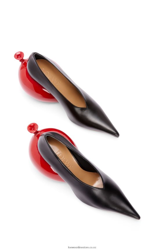 Loewe Women Balloon pump in calfskin Black/Red LH60R762