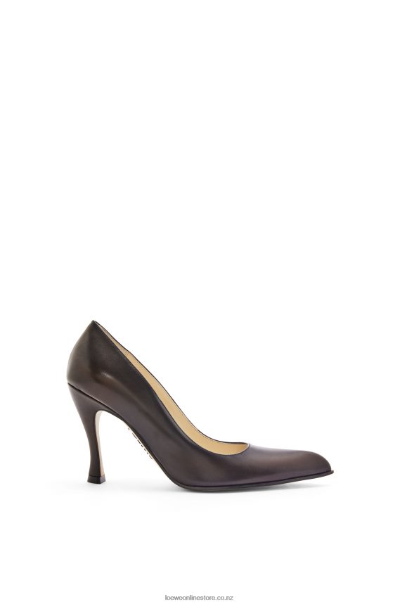 Loewe Women Comic classic pump in calfskin Shitake/Black LH60R751