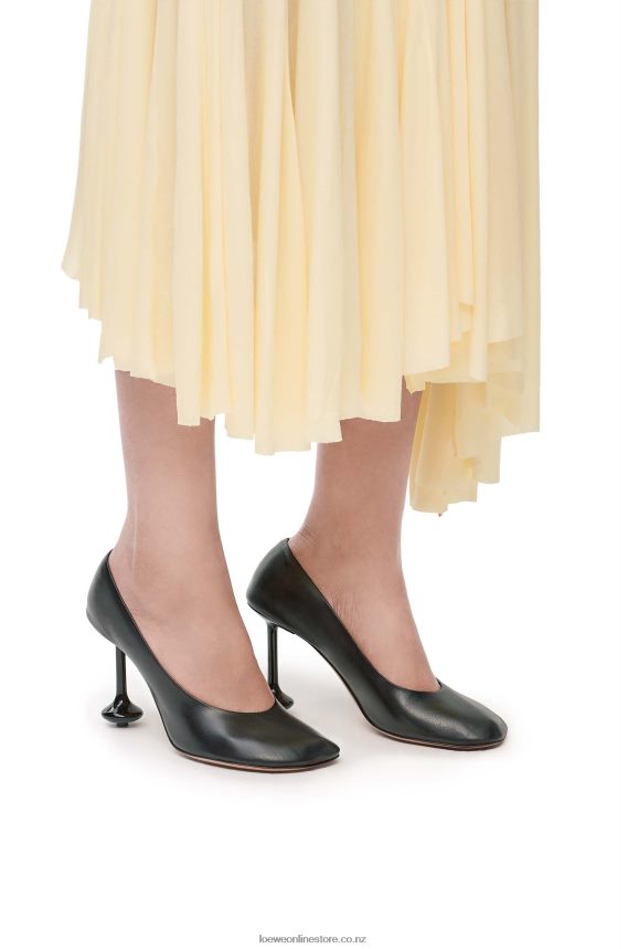 Loewe Women Toy pump in goatskin Black LH60R731